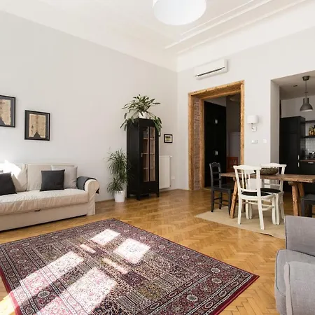 Apartman King Rustik & *